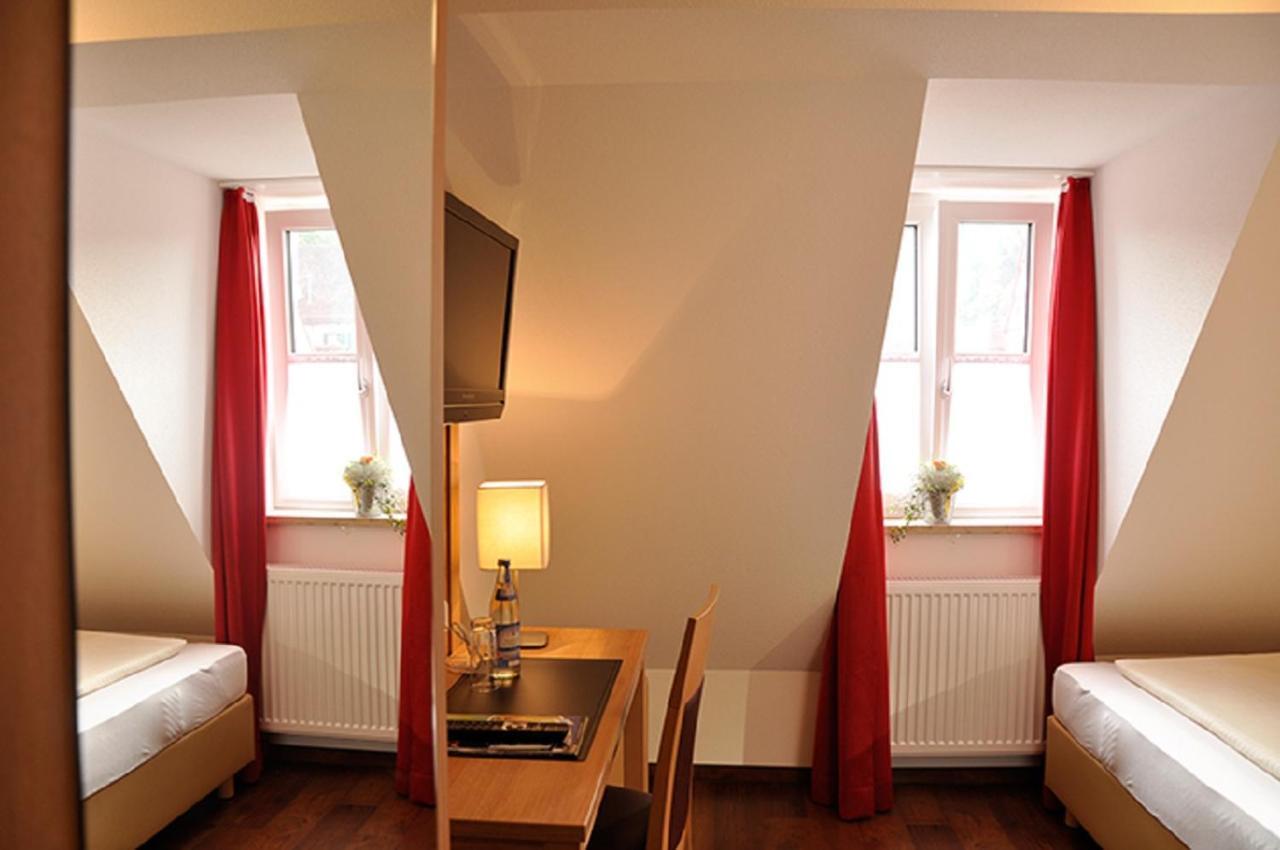 Hotel Gasthof Zum Goldenen Lamm Harburg  Exterior photo